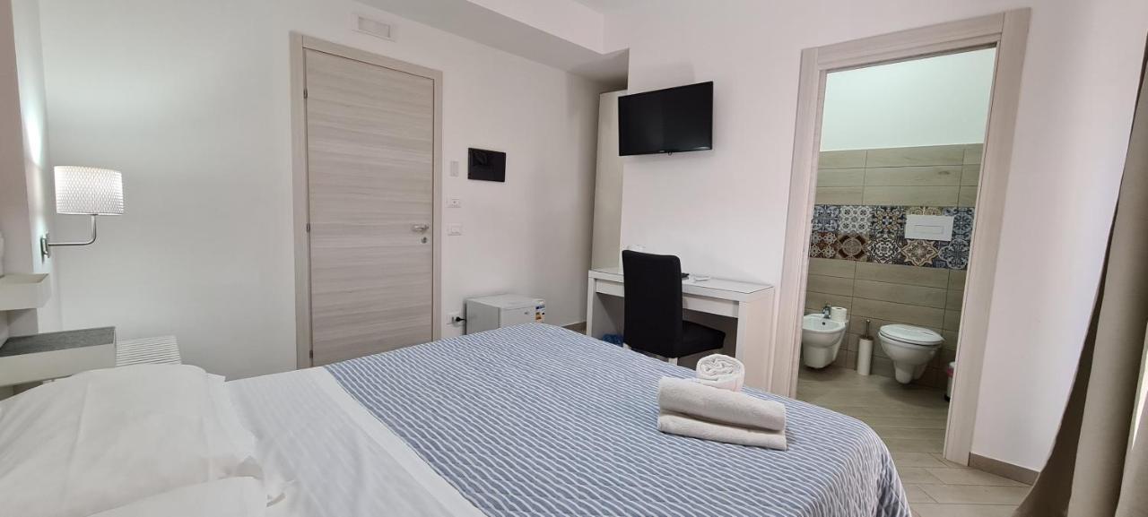 Belvedere Rent Rooms กัมโปเฟลิเช ดิ โรชเชลลา ภายนอก รูปภาพ