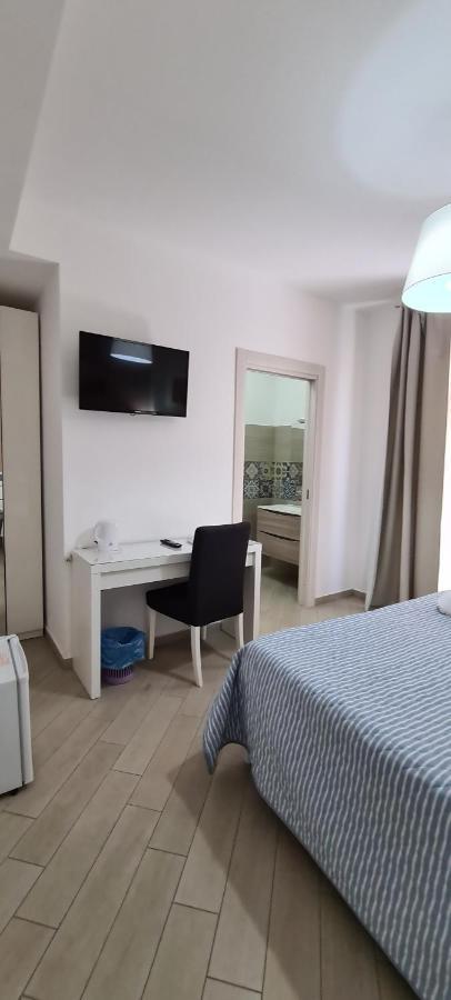Belvedere Rent Rooms กัมโปเฟลิเช ดิ โรชเชลลา ภายนอก รูปภาพ