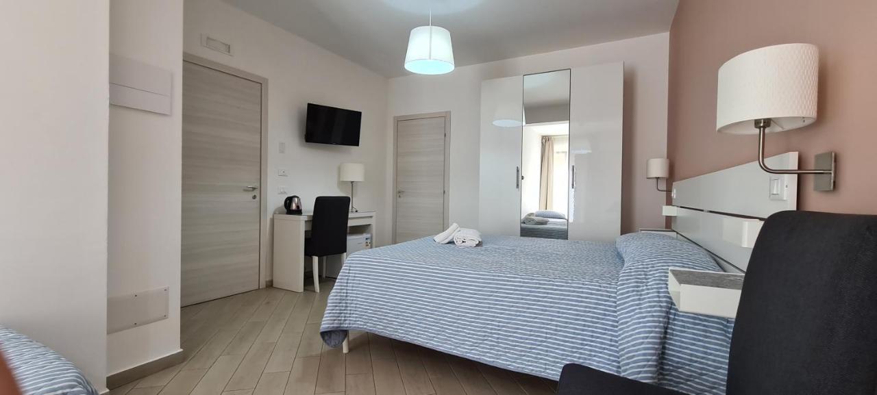 Belvedere Rent Rooms กัมโปเฟลิเช ดิ โรชเชลลา ภายนอก รูปภาพ