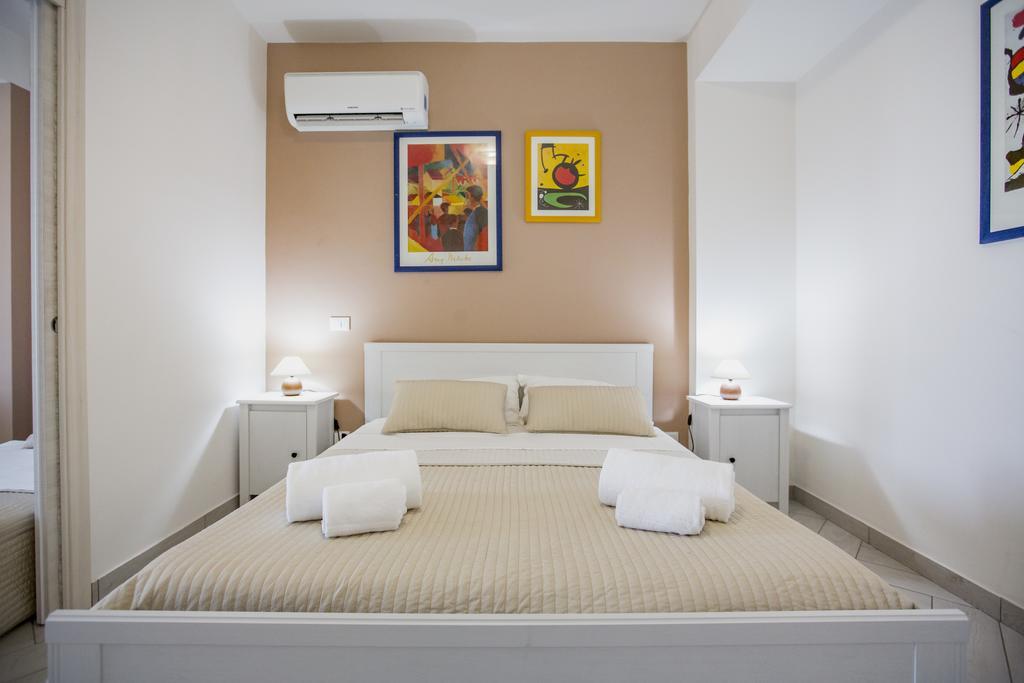 Belvedere Rent Rooms กัมโปเฟลิเช ดิ โรชเชลลา ภายนอก รูปภาพ
