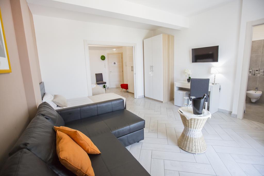 Belvedere Rent Rooms กัมโปเฟลิเช ดิ โรชเชลลา ภายนอก รูปภาพ