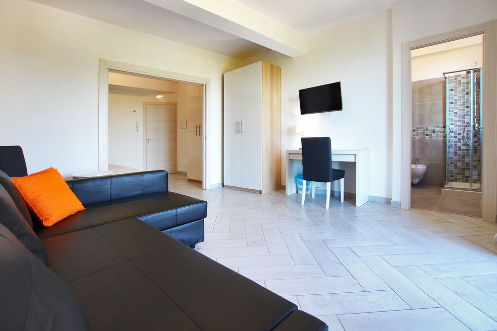 Belvedere Rent Rooms กัมโปเฟลิเช ดิ โรชเชลลา ภายนอก รูปภาพ