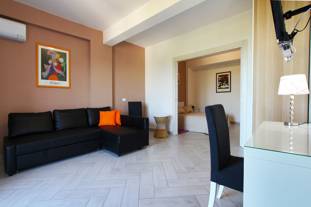 Belvedere Rent Rooms กัมโปเฟลิเช ดิ โรชเชลลา ภายนอก รูปภาพ