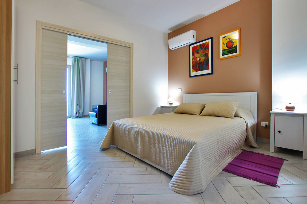 Belvedere Rent Rooms กัมโปเฟลิเช ดิ โรชเชลลา ภายนอก รูปภาพ