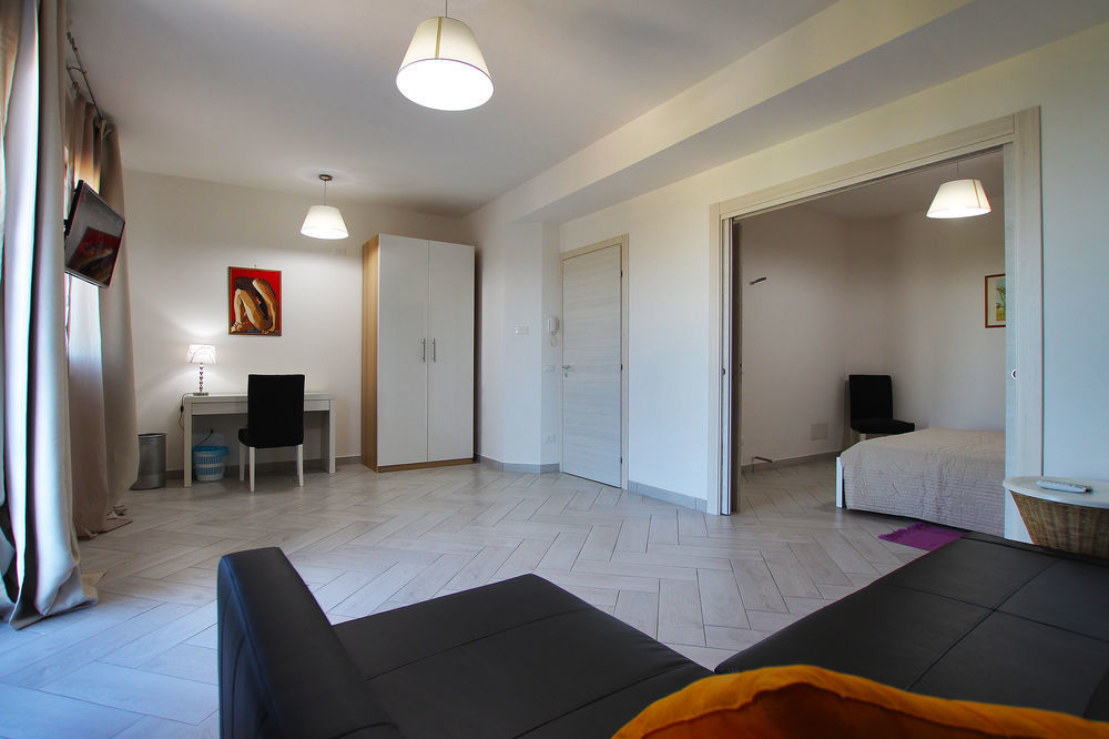 Belvedere Rent Rooms กัมโปเฟลิเช ดิ โรชเชลลา ภายนอก รูปภาพ