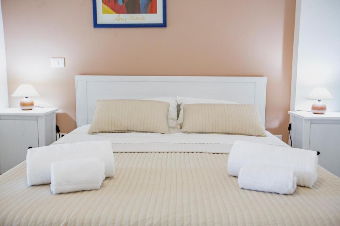 Belvedere Rent Rooms กัมโปเฟลิเช ดิ โรชเชลลา ภายนอก รูปภาพ