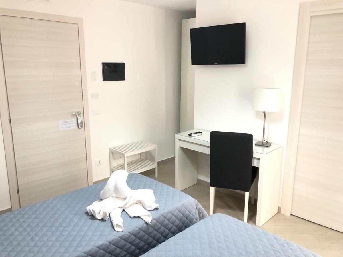 Belvedere Rent Rooms กัมโปเฟลิเช ดิ โรชเชลลา ภายนอก รูปภาพ