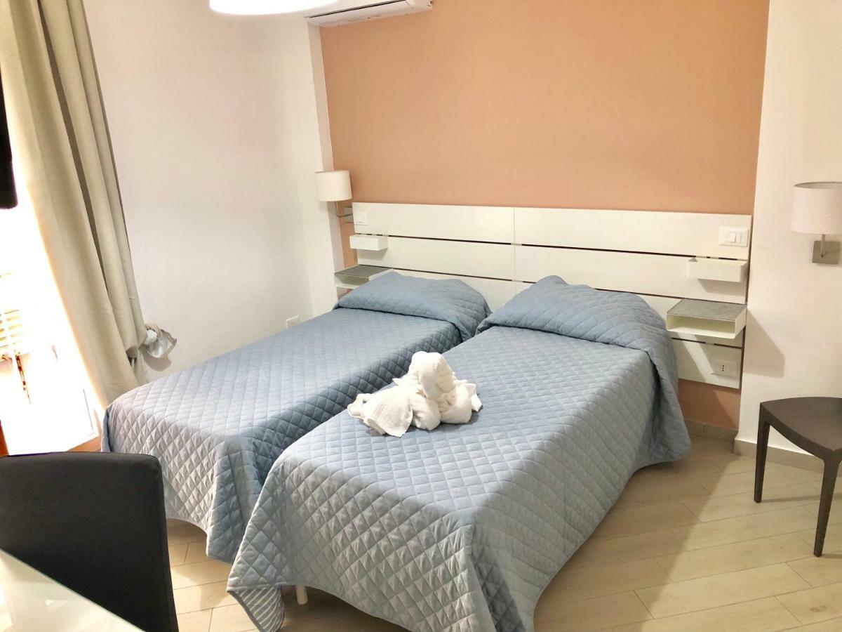 Belvedere Rent Rooms กัมโปเฟลิเช ดิ โรชเชลลา ภายนอก รูปภาพ