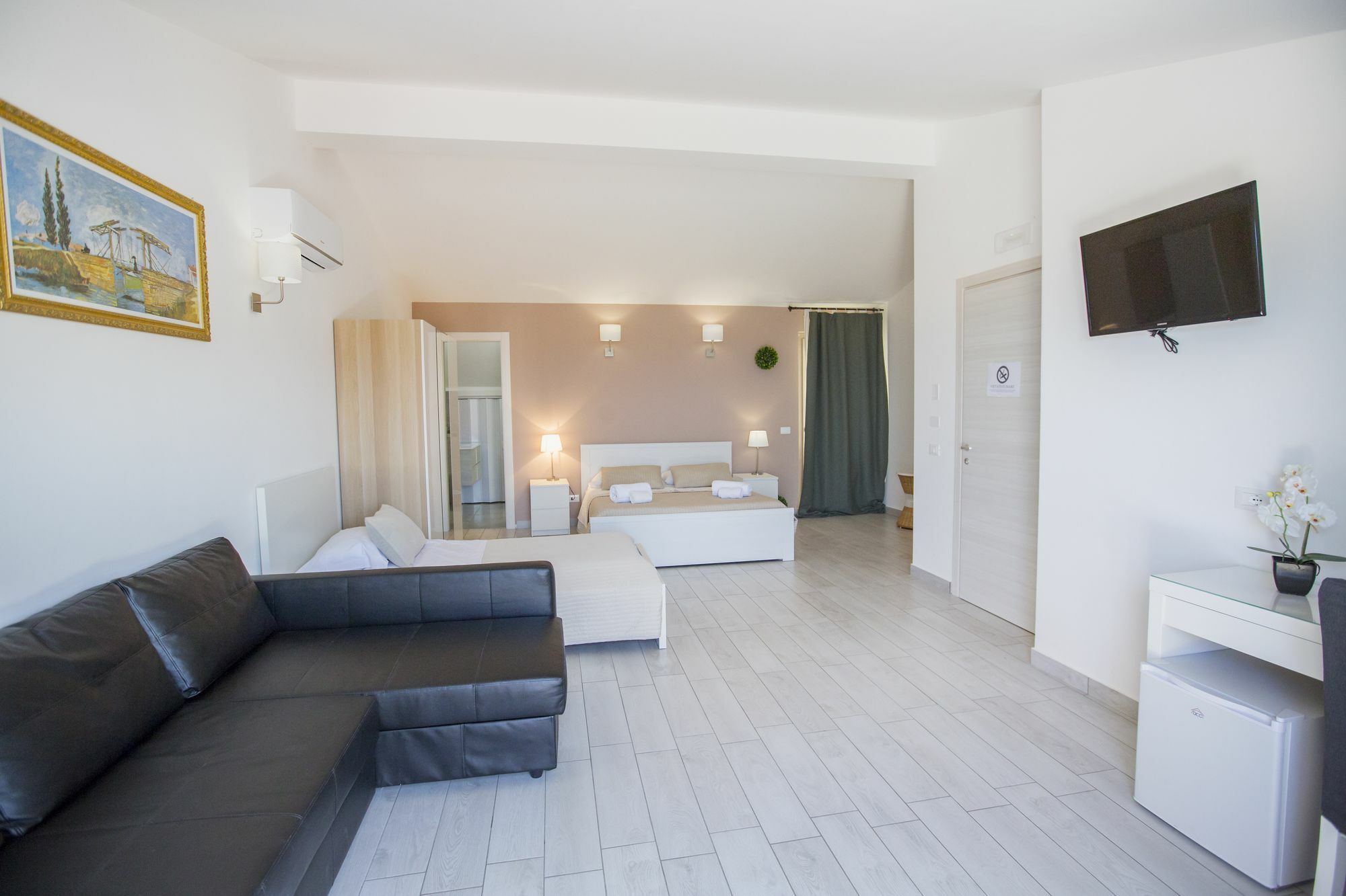 Belvedere Rent Rooms กัมโปเฟลิเช ดิ โรชเชลลา ภายนอก รูปภาพ